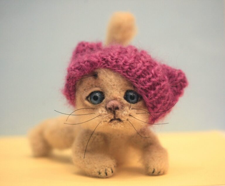 Amigurumi Cat in a Hat Free Crochet Pattern